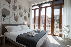 Palace Canal View by Wonderful Italy