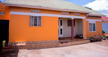 3 Bed House - Sleeps 8, Wifi, Parking, Pets