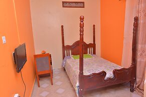 3 Bed House - Sleeps 8, Wifi, Parking, Pets