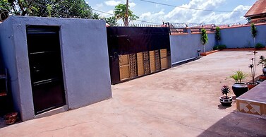3 Bed House - Sleeps 8, Wifi, Parking, Pets