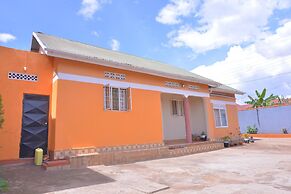 3 Bed House - Sleeps 8, Wifi, Parking, Pets