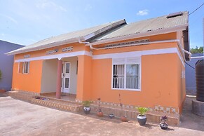 3 Bed House - Sleeps 8, Wifi, Parking, Pets