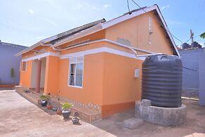 3 Bed House - Sleeps 8, Wifi, Parking, Pets