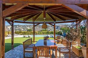 Luxury Garden Villa with Heated Pool