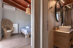 Luxury Garden Villa with Heated Pool