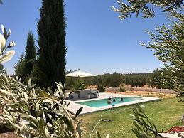 Cheerful 2-bedroom Villa With Pool