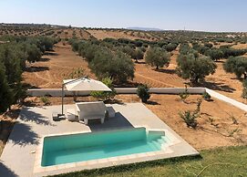 Cheerful 2-bedroom Villa With Pool