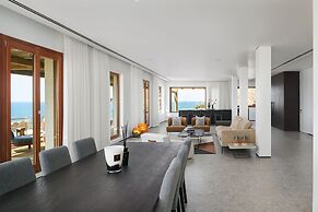 Luxury Villa over the Cliffs by FeelHome