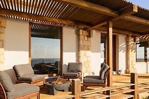 Luxury Villa over the Cliffs by FeelHome