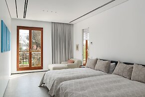Luxury Villa over the Cliffs by FeelHome
