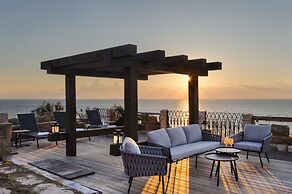 Luxury Villa over the Cliffs by FeelHome