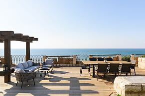 Luxury Villa over the Cliffs by FeelHome