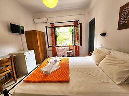 YALLA HOTEL CHOREFTO