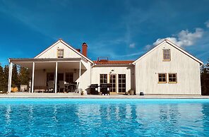 Villa Vitviken Sleeps 4 With Pool