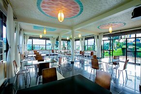 THE CRESTED CRANE BWINDI HOTEL