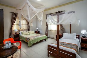 THE CRESTED CRANE BWINDI HOTEL