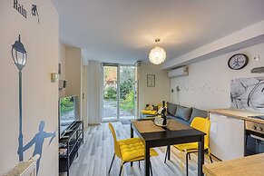 Bumblebee Apartment with Garden