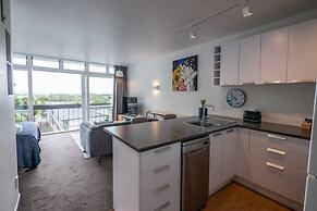 Centrally Located Light-filled Studio w/ Parking