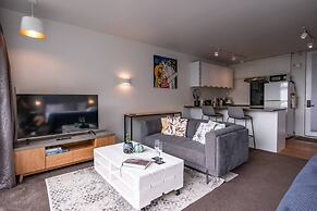 Centrally Located Light-filled Studio w/ Parking