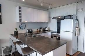 Centrally Located Light-filled Studio w/ Parking