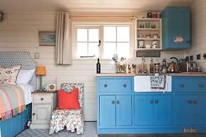 Dog Friendly Shepherd's Hut, Perfect for Couples