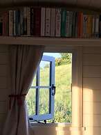 Dog Friendly Shepherd's Hut, Perfect for Couples