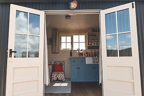 Dog Friendly Shepherd's Hut, Perfect for Couples