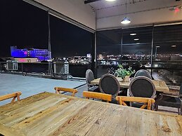 HOTEL THE ROOF