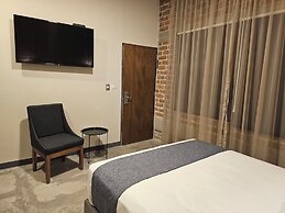 HOTEL THE ROOF
