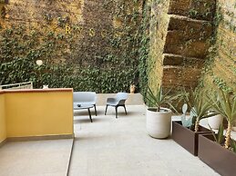 KRYSOS LUXURY ROOMS