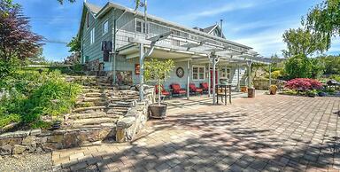 Blackbird Glen Bed and Breakfast