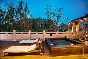 Yihe lake shore Hotspring