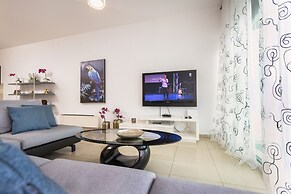 Bay View Gardens Apts with Pool by TrulyCyprus