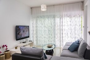 Bay View Gardens Apts with Pool by TrulyCyprus
