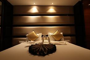 THE LATITUDE LUXURY