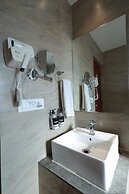 THE LATITUDE LUXURY