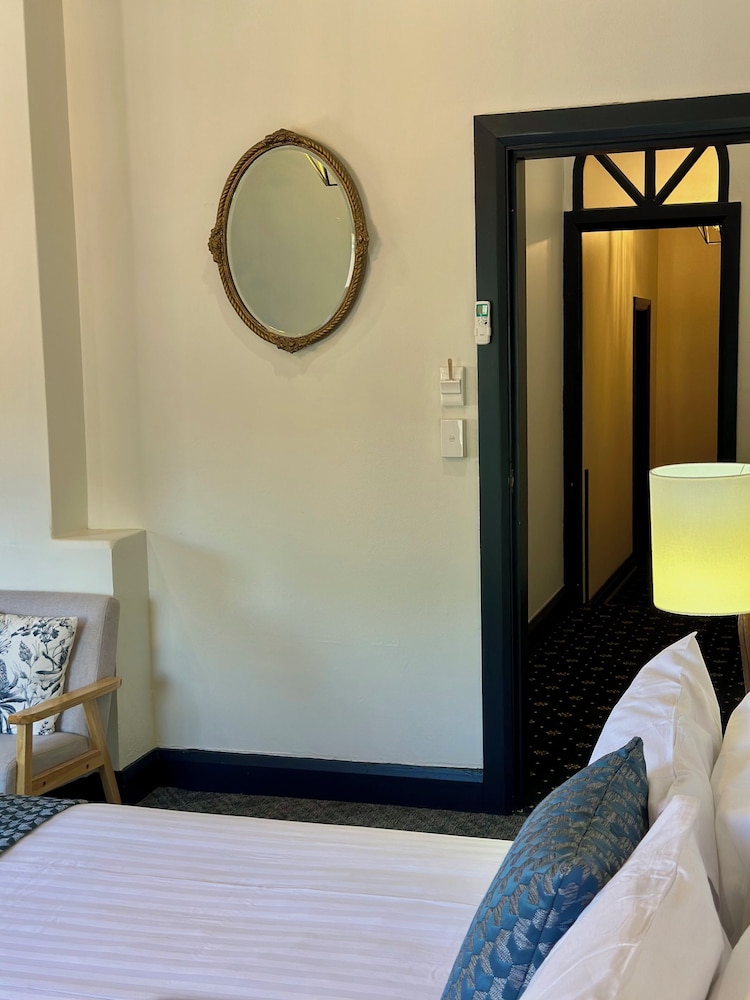 Romano's Hotel
