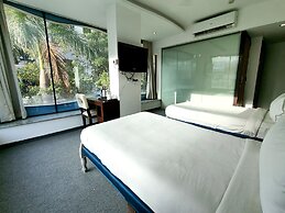 The Sky Imperial Hotel Yahvi