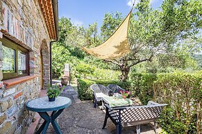 Local Stone Cottage With Shared Pool