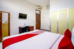 OYO Flagship 90890 Bratang Gede Residence
