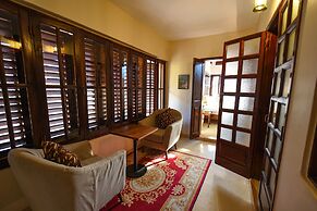 Yushili Hotel & Restaurant