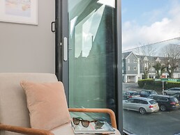 1 De Courcey House
