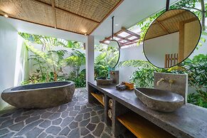 Villa Kauh - Luxury Tropical 5BR Villa