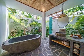 Villa Kauh - Luxury Tropical 5BR Villa