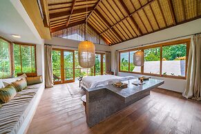 Villa Kauh - Luxury Tropical 5BR Villa