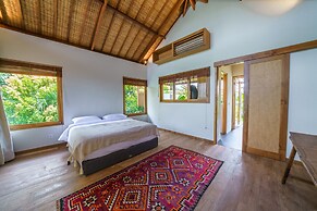 Villa Kauh - Luxury Tropical 5BR Villa