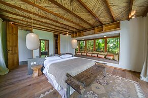 Villa Kauh - Luxury Tropical 5BR Villa