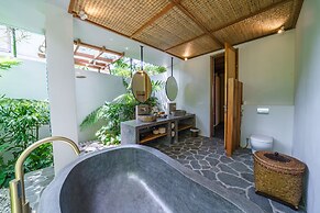 Villa Kauh - Luxury Tropical 5BR Villa