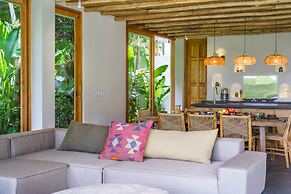 Villa Kauh - Luxury Tropical 5BR Villa