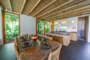 Villa Kauh - Luxury Tropical 5BR Villa